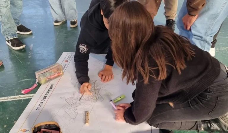 Estudiantes chubutenses construyen sus propios mapas en talleres de cartografía participativa