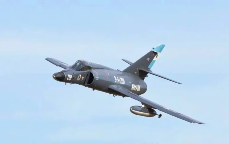 Jubilan a los aviones argentinos héroes de guerra en Malvinas