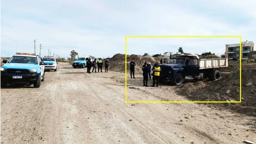 Detectan extracción ilegal de áridos y secuestran camión sin habilitación