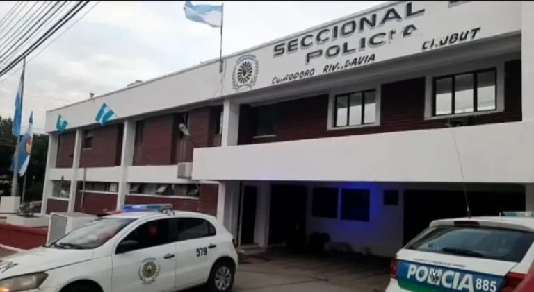 Comodoro: dos personas heridas tras un incendio en la Seccional Segunda