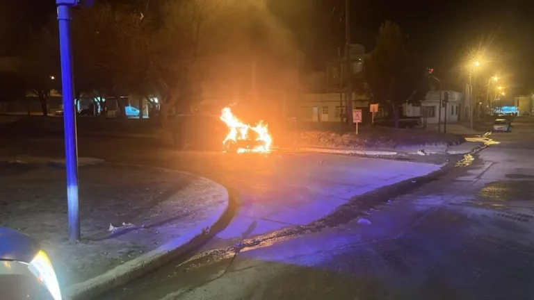 Chocó y se incendió su auto