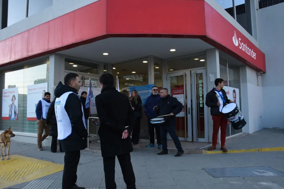 Desvinculaciones en el Santander: “Hablan de 1500 despidos que tienen en carpeta”, dijo Uliarte