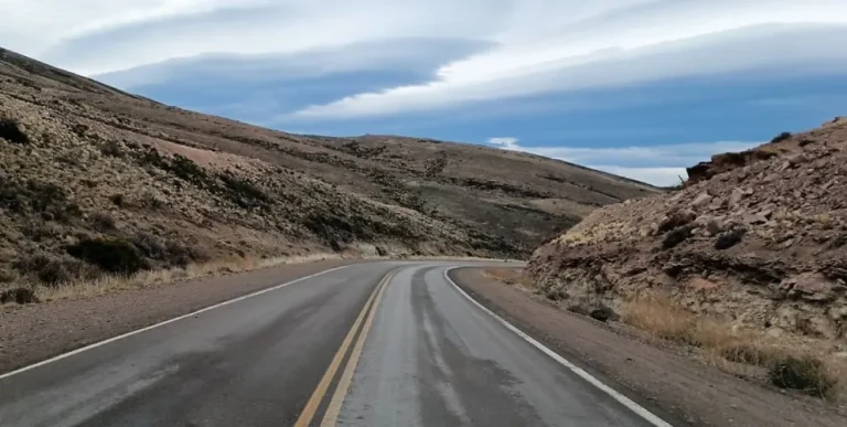 Rutas nacionales con complicaciones por lluvias, nieve y viento en varios tramos de Chubut