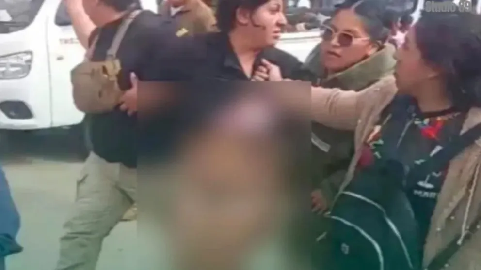 Una mujer argentina fue golpeada en Bolivia tras ser señalada por un robo millonario