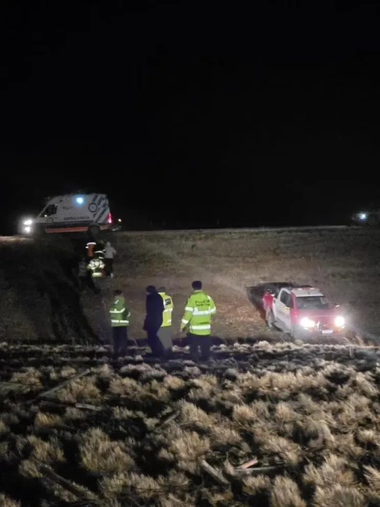 Ya son cuatro los muertos y veinte los heridos por el choque entre un micro y un camión en Santa Cruz