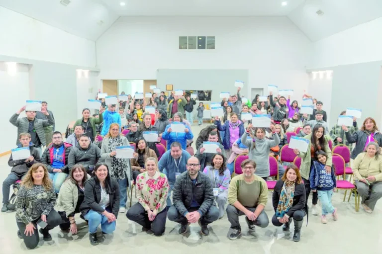 El Municipio entregó certificados a vecinos que participaron de los cursos de Alfabetización y Accesibilidad Digital 