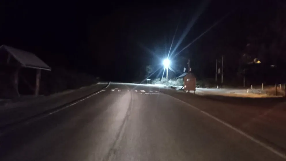 Rutas 23 y 40 con hielo y heladas: alertan por tránsito peligroso en Río Negro