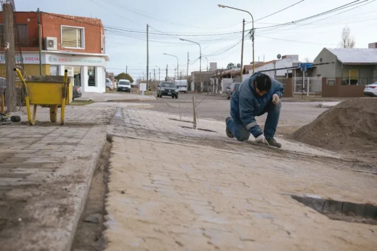 Obras: el Municipio acompaña a instituciones de Rawson con intervenciones de mejora y accesibilidad