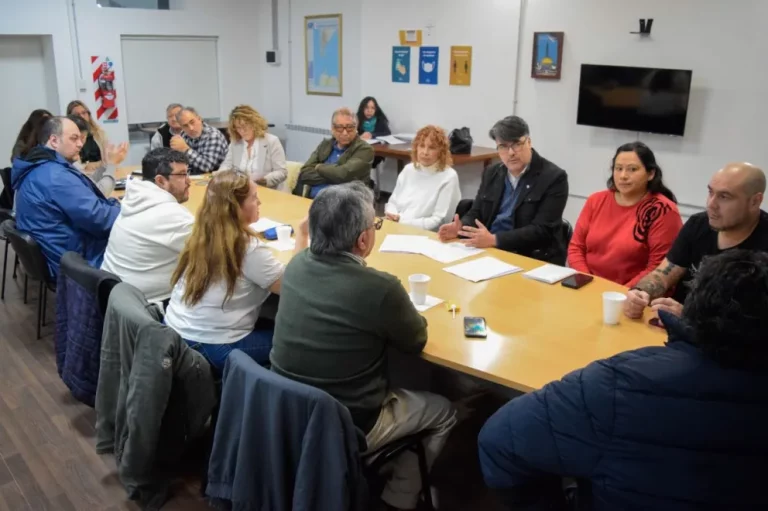 “No podemos ser todos remiseros, en otros rubros ha pasado y se terminan fundiendo”