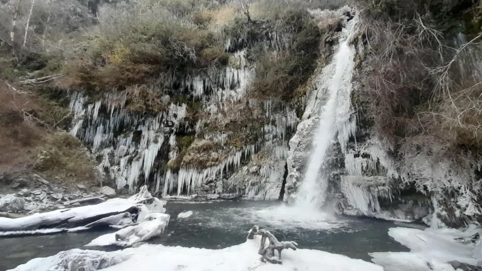 Frío extremo en El Hoyo: precauciones clave para circular y protegerse del clima