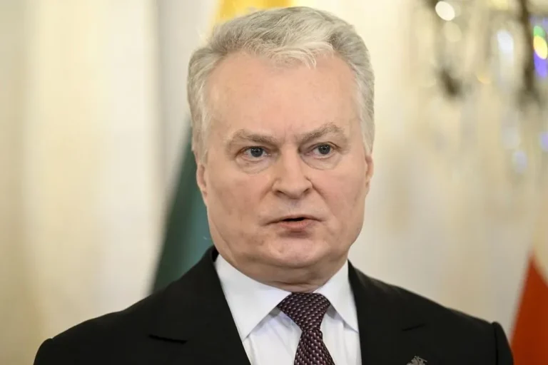 Renunció el primer ministro Paluckas por escándalos financieros y presión política