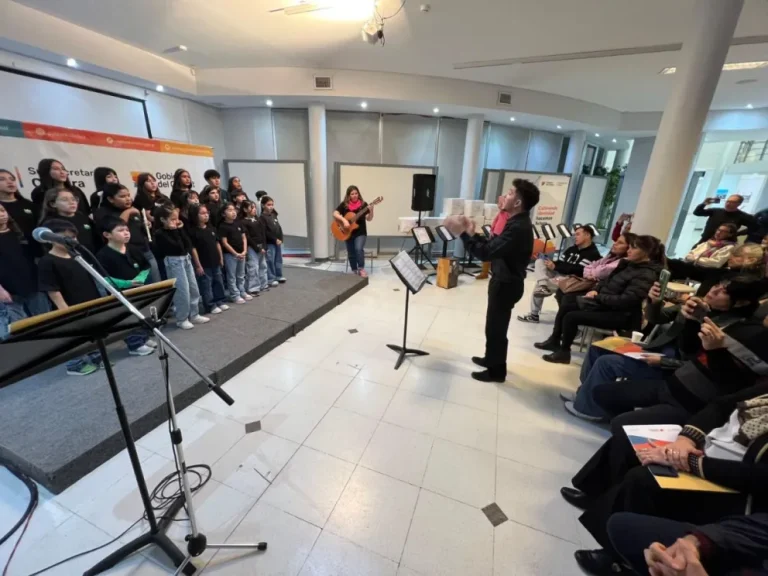 Provincia homenajeó a Hugo Giménez Agüero con el estreno coral de una obra inédita