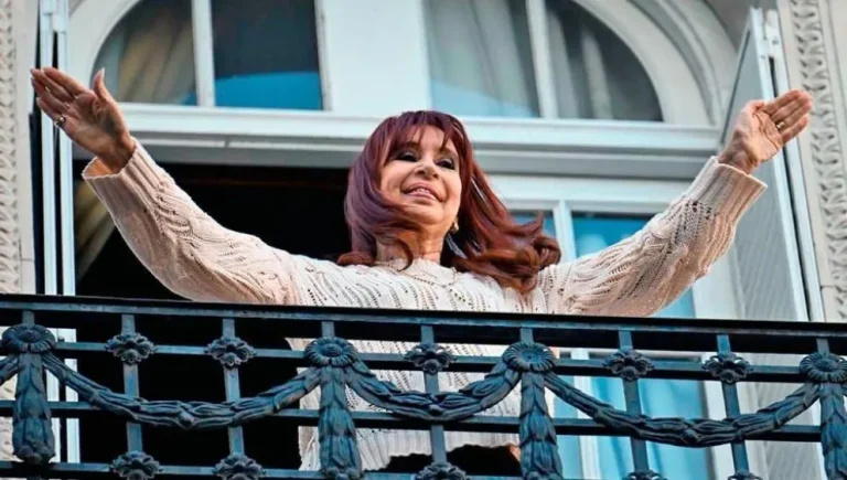 CFK lanzó una advertencia sobre la deuda: "Argentina no es libre si obedece al FMI"