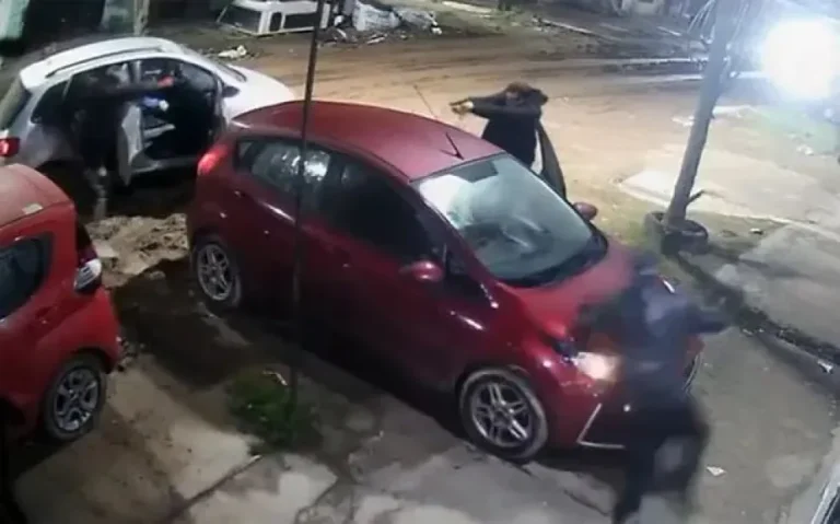 Un policía fue atacado por cinco ladrones: mató a uno y dejó a otro grave