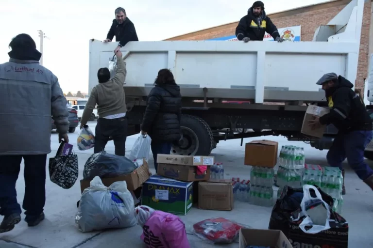 Llenaron dos camiones con donaciones para Gualjaina y parajes rurales