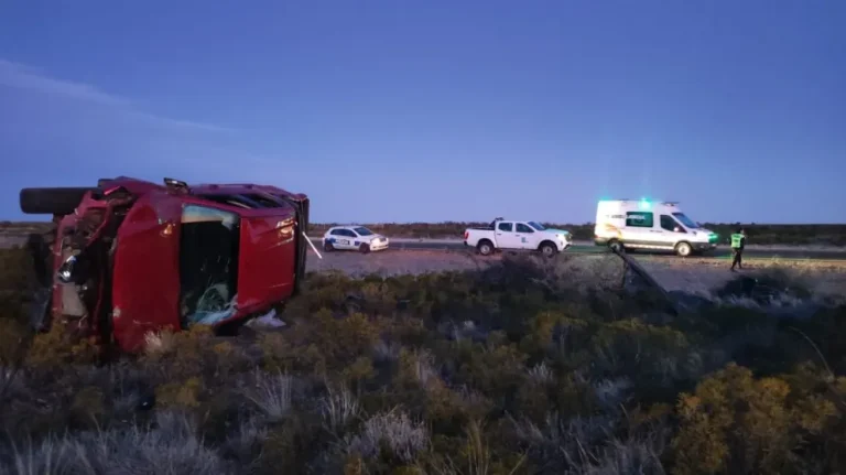 Grave vuelco en Ruta 3: Dos heridos trasladados a Trelew