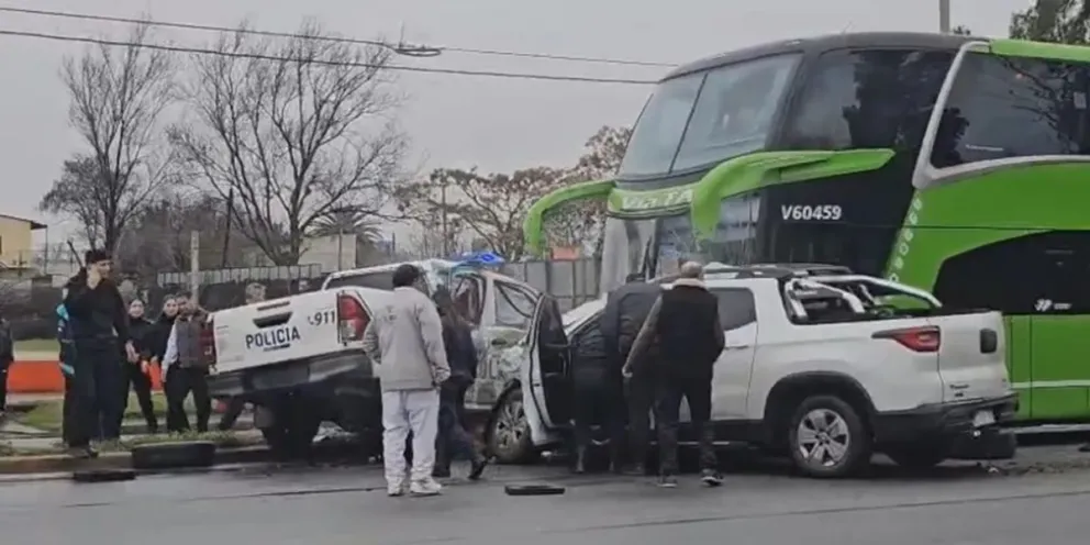 Un paciente psiquiátrico robó un patrullero y causó un choque múltiple