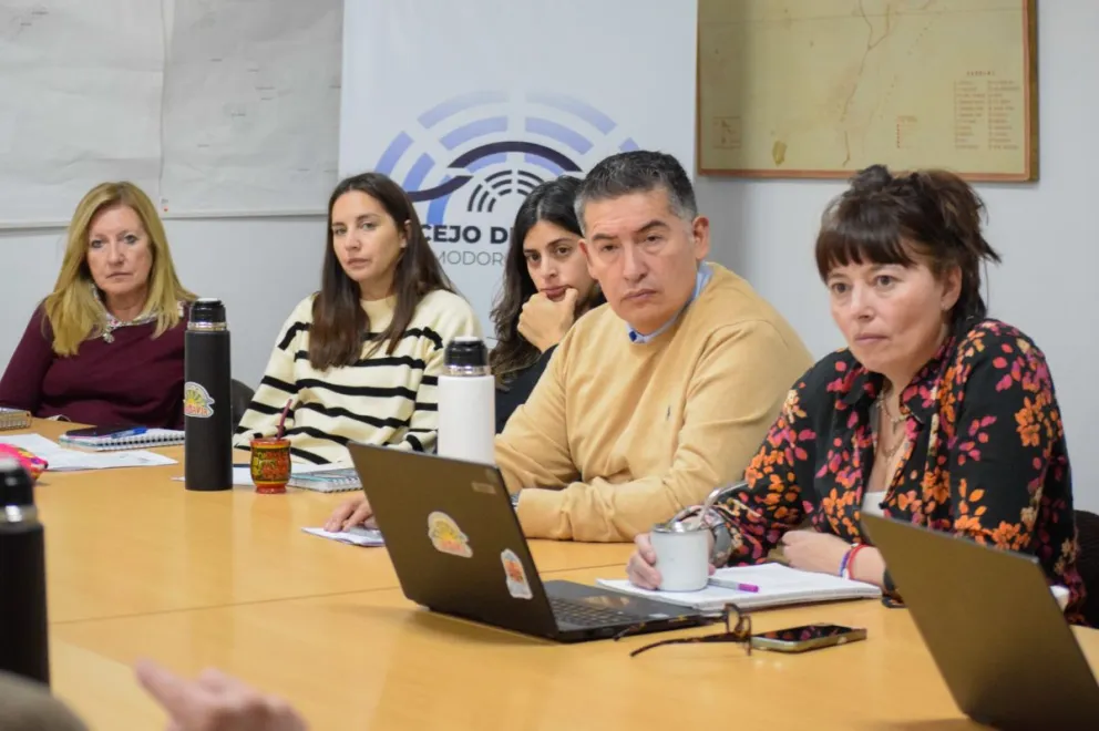 Analizan la implementación de bicicletas, alentar el uso del transporte público y mejoras en las garitas