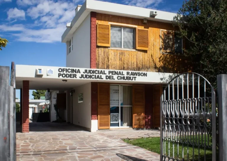 Una mujer le gestionó la jubilación y le robó millones: deberá devolverlos