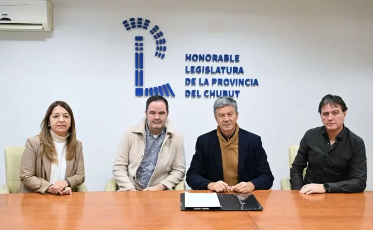 La Legislatura firmó un convenio con la Asociación de Derecho Administrativo del Chubut para realizar nuevas capacitaciones