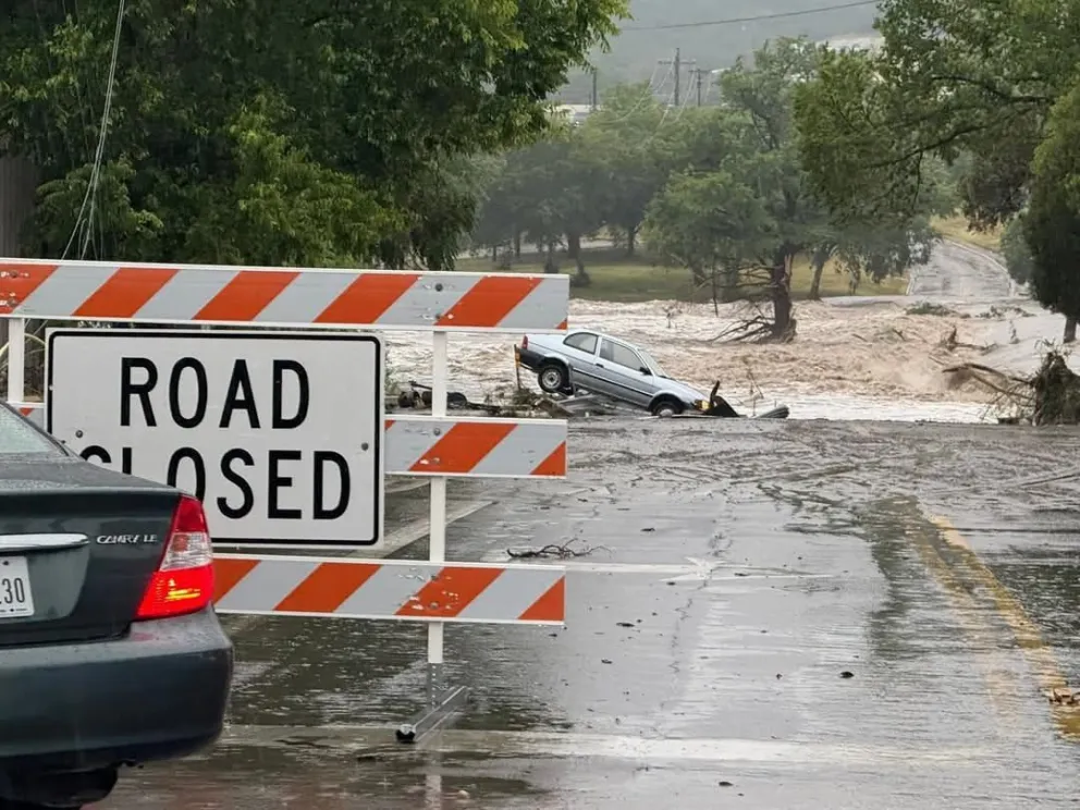 Catastróficas inundaciones en Texas: al menos 13 muertos y 23 chicas desaparecidas