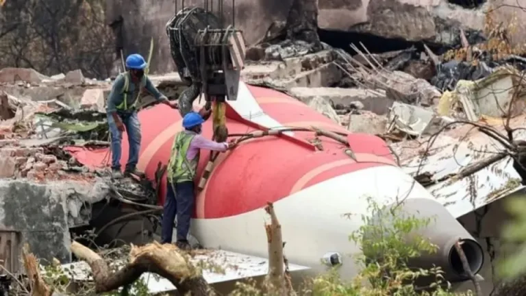 Air India: la desconexión de los motores tras el despegue habría causado el accidente