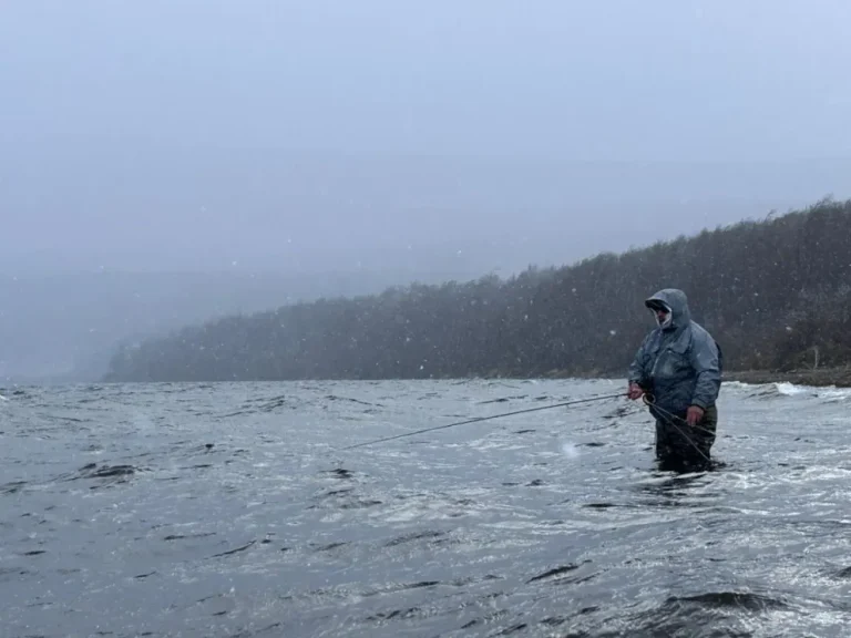 Habilitan la pesca deportiva en Chubut durante los fines de semana de octubre