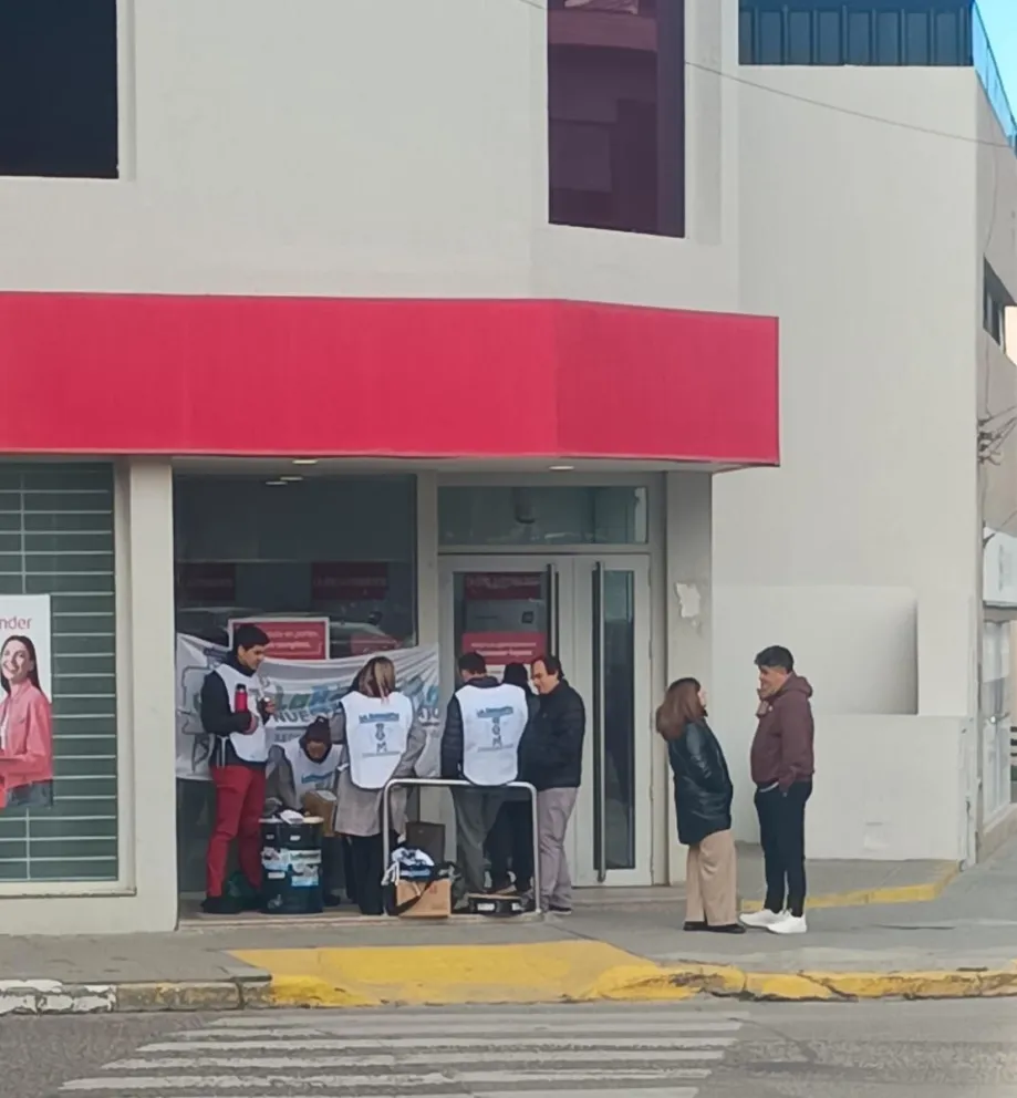 Preocupación en Comodoro por despidos en Santander y posible cierre de más sucursales