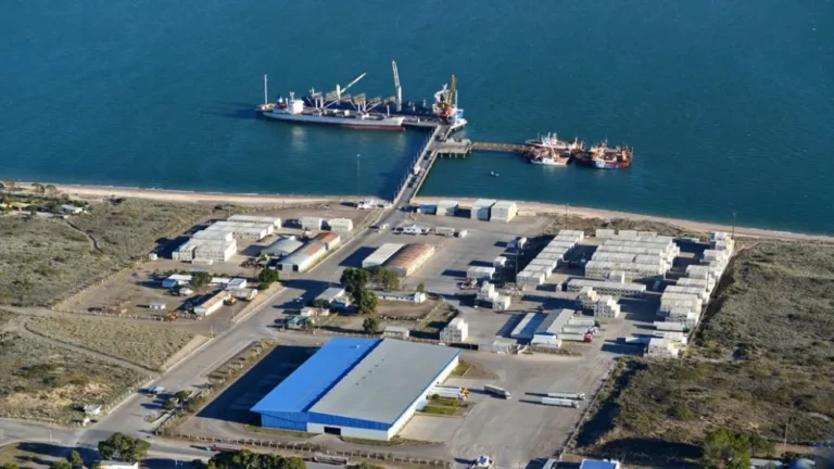 YPF evalúa el Puerto de San Antonio Este como punto estratégico para exportaciones de GNL