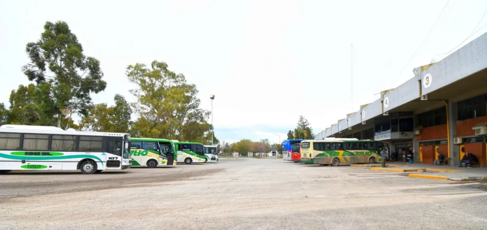 La obra en la terminal de ómnibus de Trelew está frenada por la ocupación ilegal de comercios