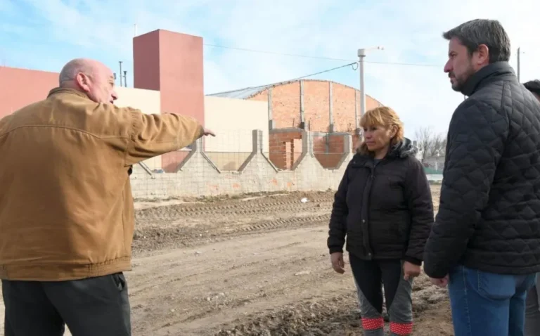 Merino recorrió Primera Junta: conversó con vecinos y comerciantes que apuestan a Trelew