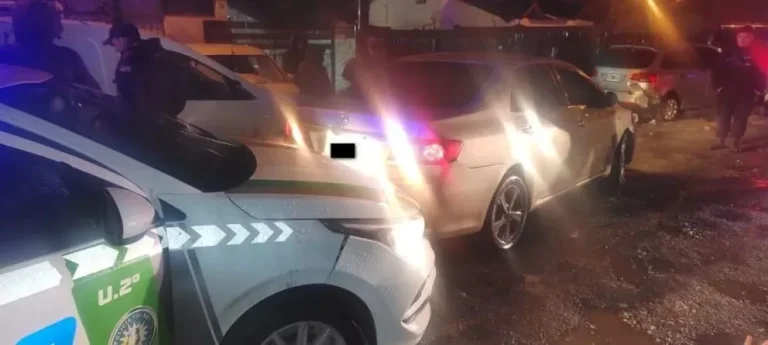 Persecución terminó con patrulleros chocados y una policía herida