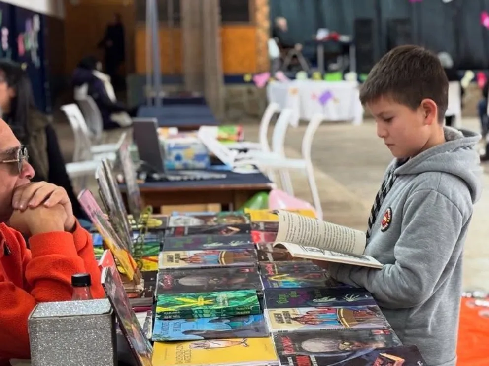 Cholila celebró la Feria del Libro 2025 con arte, literatura y una gran convocatoria