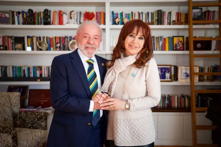Cristina Kirchner, presa, recibió la visita de Lula y lanzó críticas a Milei