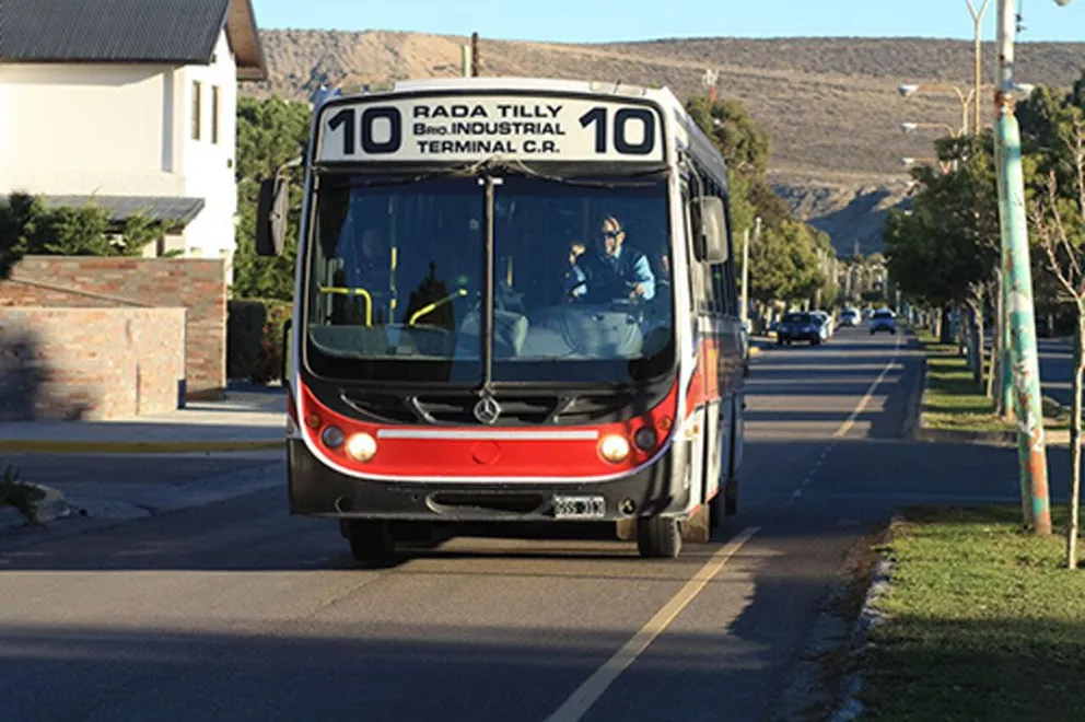 Rada Tilly: Se levanta el paro de colectivos y se restablece el servicio interurbano