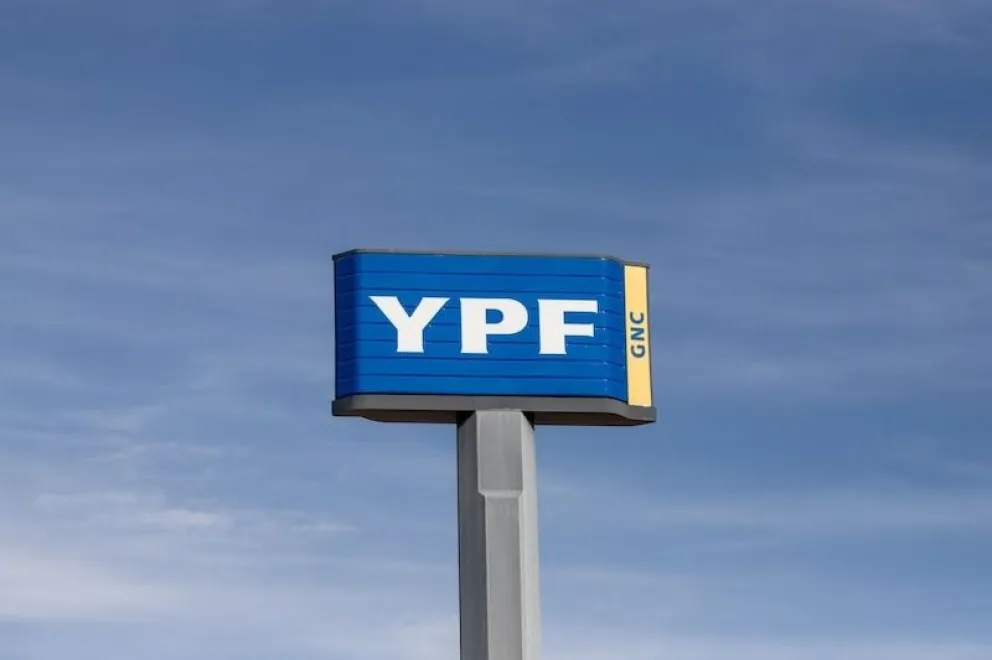 El Gobierno busca frenar la entrega del 51 % de YPF: “La pérdida sería irreversible”