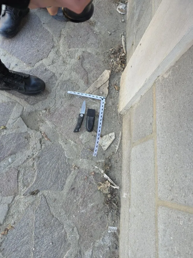 Atacó a empleadas de un local con una sevillana para robarles