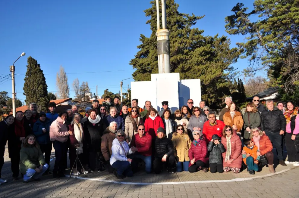 Una vez más Kilómetro 3 festejó el Día de la Independencia en su histórico mástil