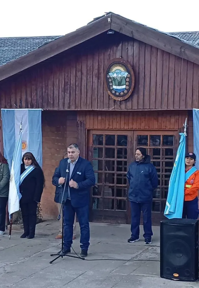 Salamín llamó a defender la soberanía en el acto por el 9 de Julio en El Hoyo