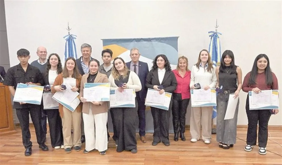 Chubut reconoció excelencia educativa de alumnos formados en escuelas secundarias de la provincia