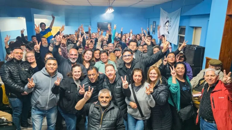 Bowen lleno SETIA y agradeció el respaldo de la militancia de Trelew