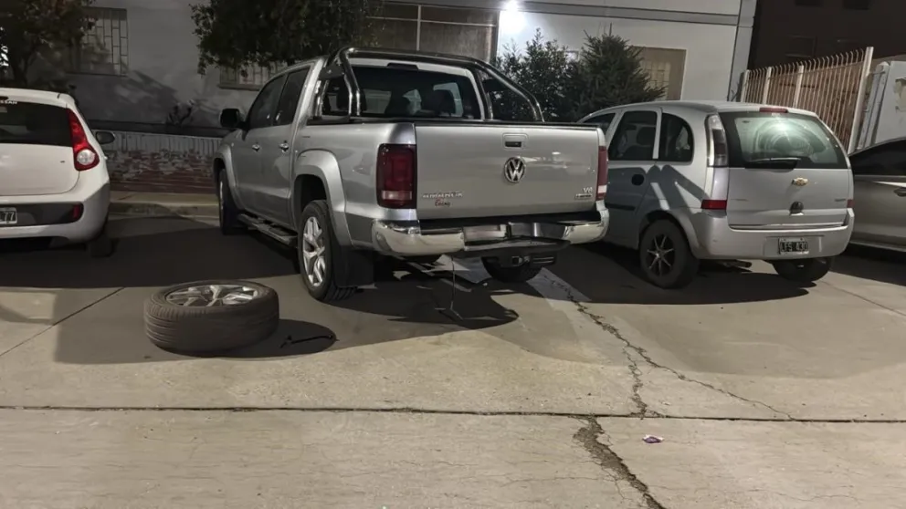 Intentaron robar una rueda de auxilio en el centro
