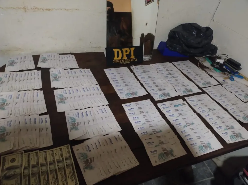 Secuestraron dinero, un arma de fuego y otros elementos por el robo a Maxiconsumo