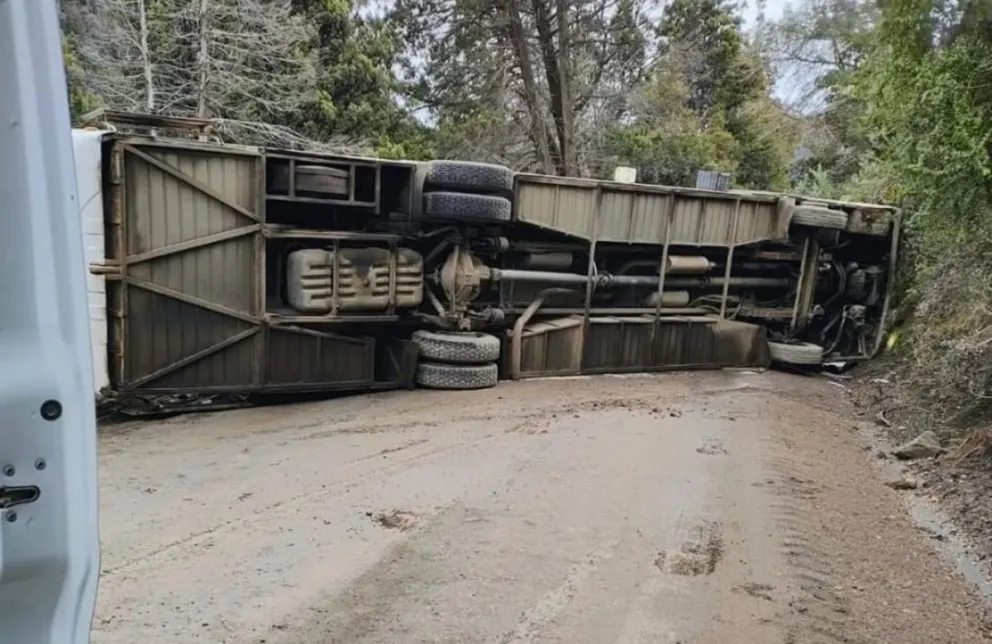 Neuquén: 20 heridos por un vuelco de un colectivo cerca de Villa Traful