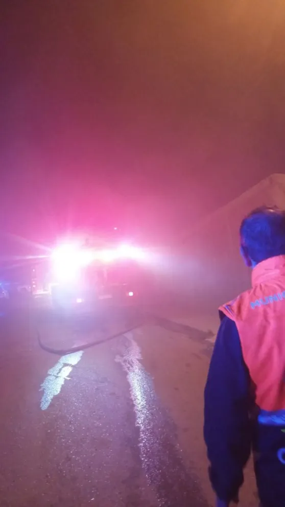 Una casa quedó destruida por un incendio y un chico logró escapar