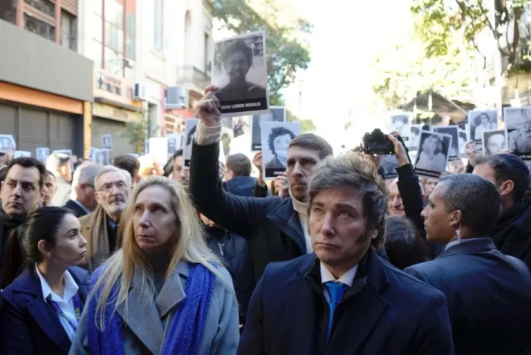 Milei en el acto por AMIA: “No vamos a parar hasta que se haga justicia”