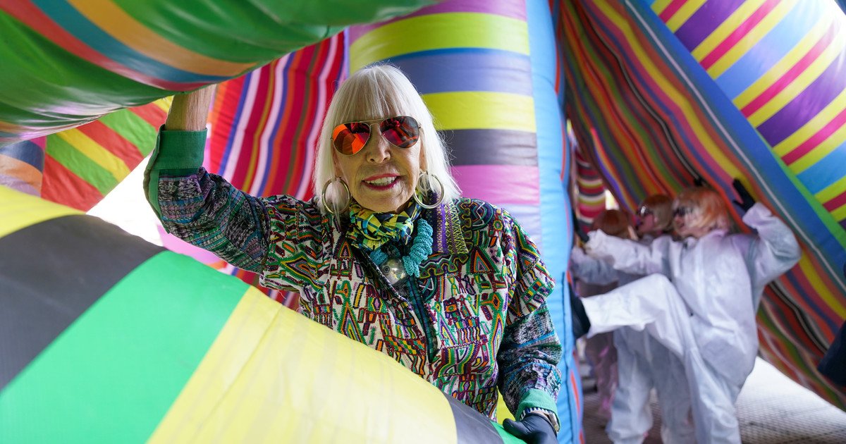 Marta Minujín inauguró "Golosina emocional", una experiencia inmersiva entre colchones y sonido