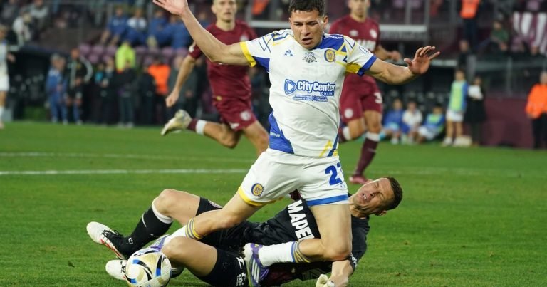 Publican el audio del VAR del penal que Merlos le dio a Central ante Lanús: un acierto y el "no seas ladrón" que le costó la expulsión a Izquierdoz
