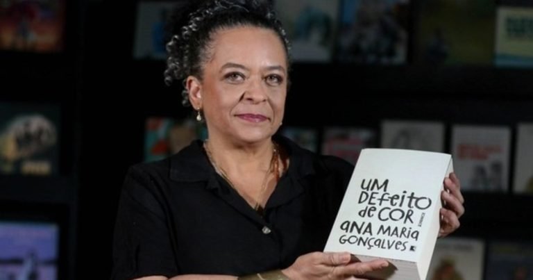 Histórico: Ana Maria Gonçalves, primera mujer negra en la Academia Brasileña de las Letras
