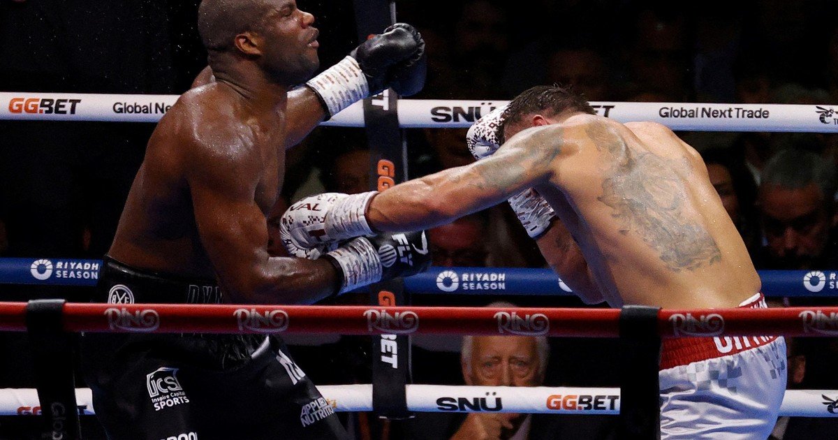 Oleksandr Usyk tumbó a Dubois en Wembley: sacó una piña de nocaut memorable y vuelve a ser campeón indiscutido de los pesados